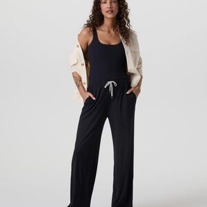 Vuori Black Jumper with Wide-Leg Pants with Flowing Silhouette